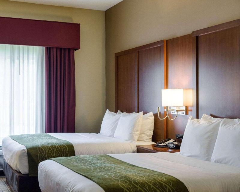 Russell Inn and Suites - photo 16