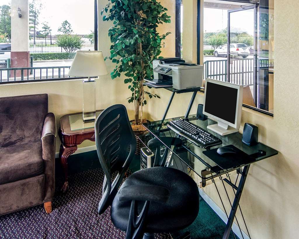 Rodeway Inn & Suites Highway 290 Northwest - photo 18