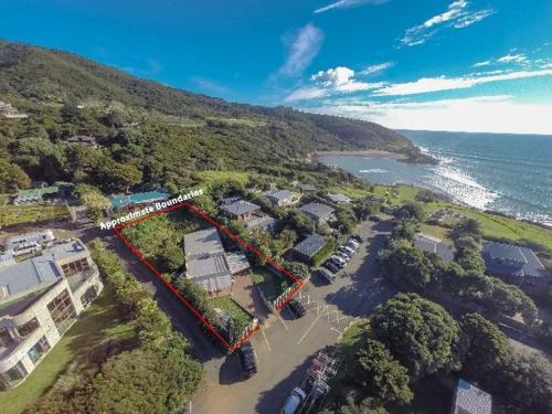 Whale Bay’s Surf Meca holiday accommodation in Raglan, New Zealand