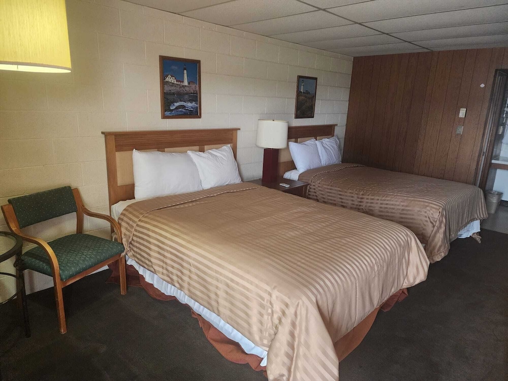 First Inn By OYO Quinter Hwy 70 - photo 11