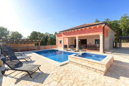 Villa Amelia — 4-Star Luxury Hotel in None, Croatia