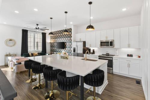 24K Escape Rooftop Oasis 3 Miles to Broadway — 4-Star Luxury Hotel in Nashville, United States
