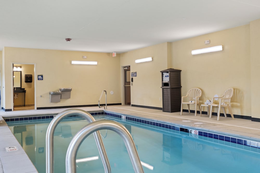 Cobblestone Hotel & Suites Alpine - photo 20