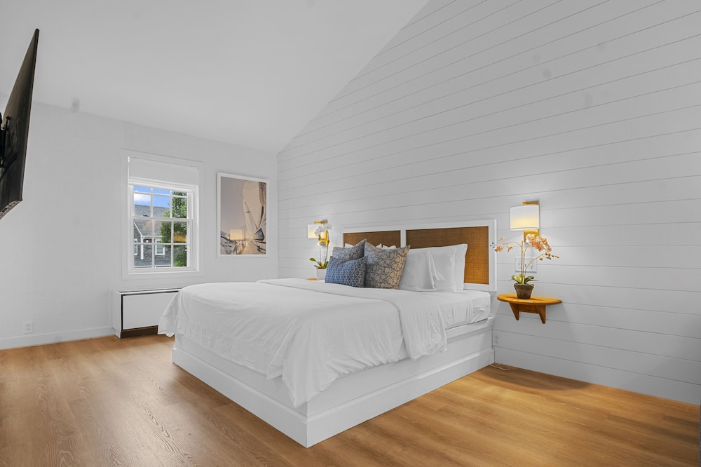 Nantucket Inn - photo 9