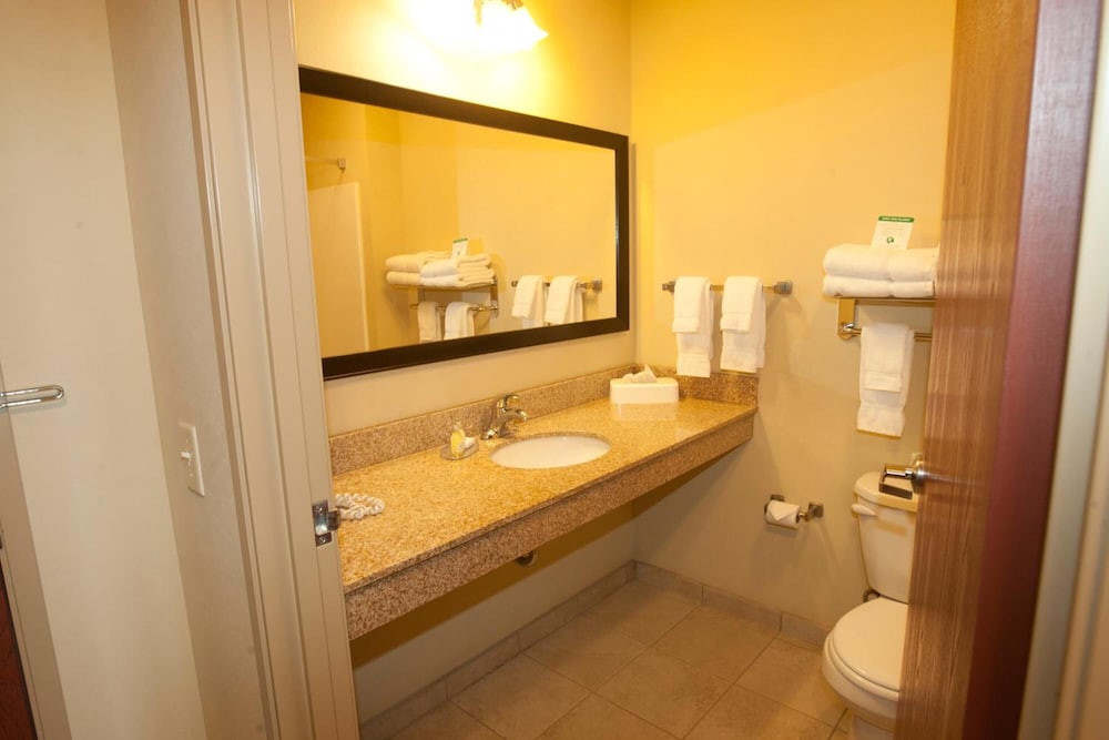 Cobblestone Inn & Suites Carrington - photo 33