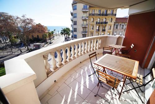 Domes Seaside RAcsidence Piscine Free Parking Airport Tramway — 4-Star Luxury Hotel in Nice, France