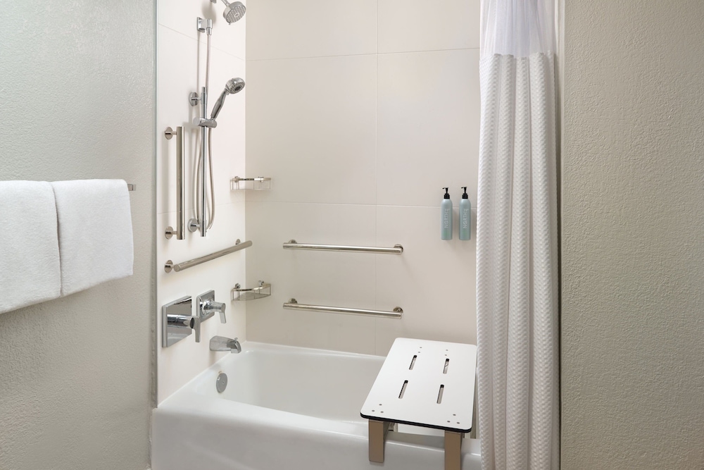 Courtyard by Marriott Charlottesville - photo 17