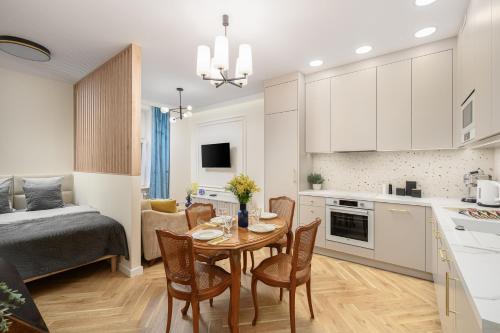 Quiet Apartment on the Main Square 2 Bathrooms — 4-Star Luxury Hotel in Wroclaw, Poland