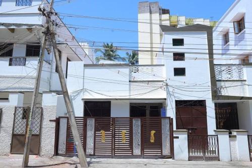 Heritage room with 1 bed 1 bath in a residential neighborhood. in Madurai, India