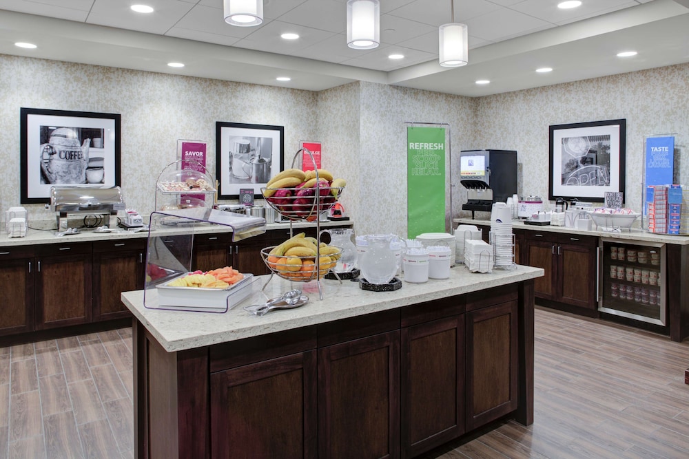 Hampton Inn and Suites Manchester - photo 32