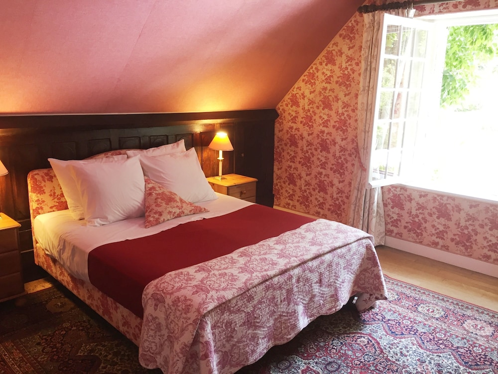 La Croix du Reh — 4-Star Luxury Hotel in Chateauneuf-La-Foret, France