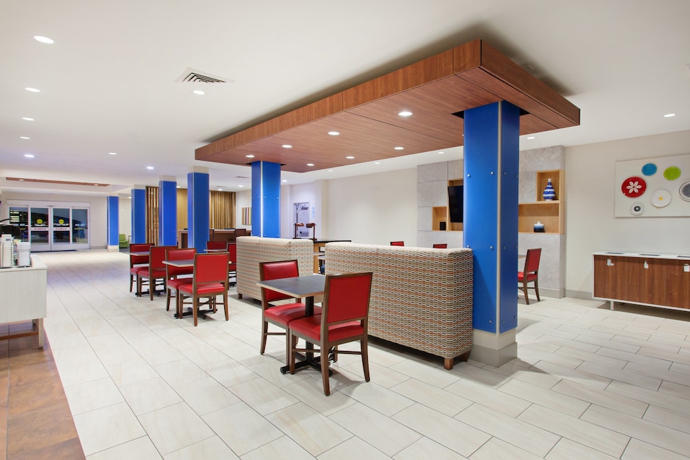 Holiday Inn Express & Suites Corona by IHG - photo 29