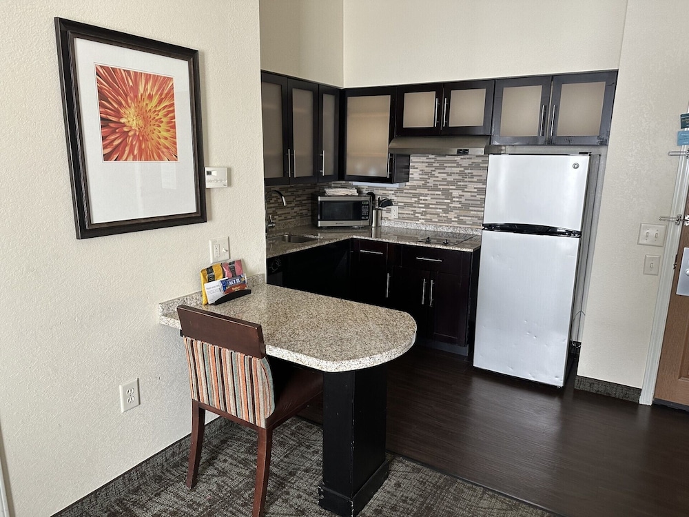 Staybridge Suites Minot by IHG - photo 24