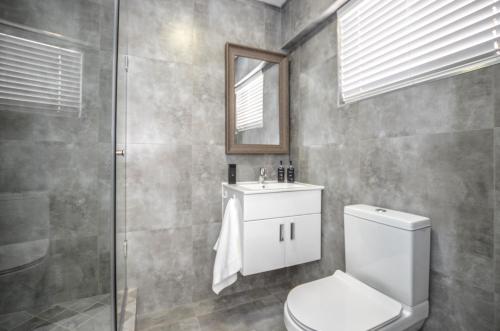 29 Sandringham Mouille Point