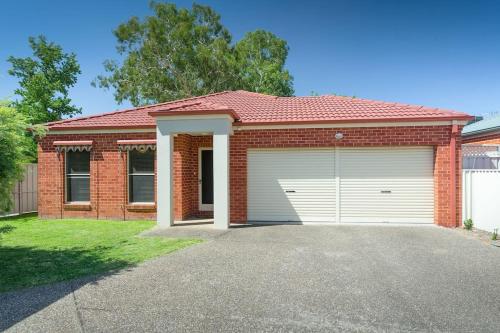 Villa On Nathan 19084455 — Albury