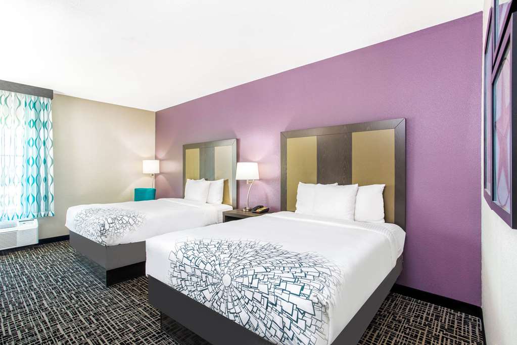La Quinta Inn & Suites by Wyndham Hillsboro - photo 10