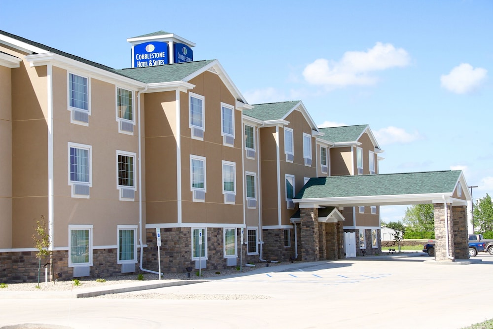 Cobblestone Hotel & Suites Devils Lake - featured photo