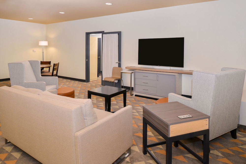 Holiday Inn Kansas City Airport by IHG - photo 13