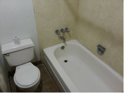 D M Motel - photo 8