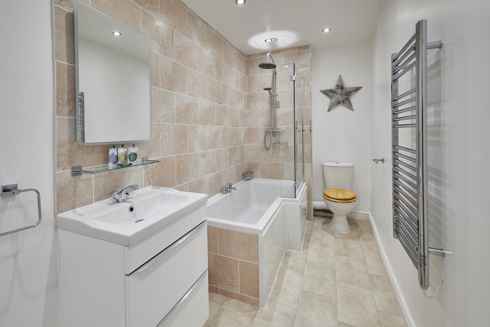 Painters Modern Apartment Central Location — 4-Star Luxury Hotel in Scarborough, United Kingdom