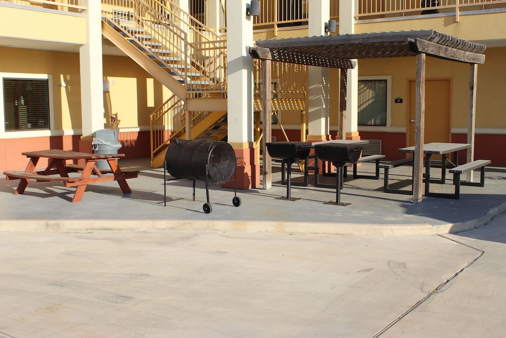 Horizon Inn & Suites Pearsall - photo 28