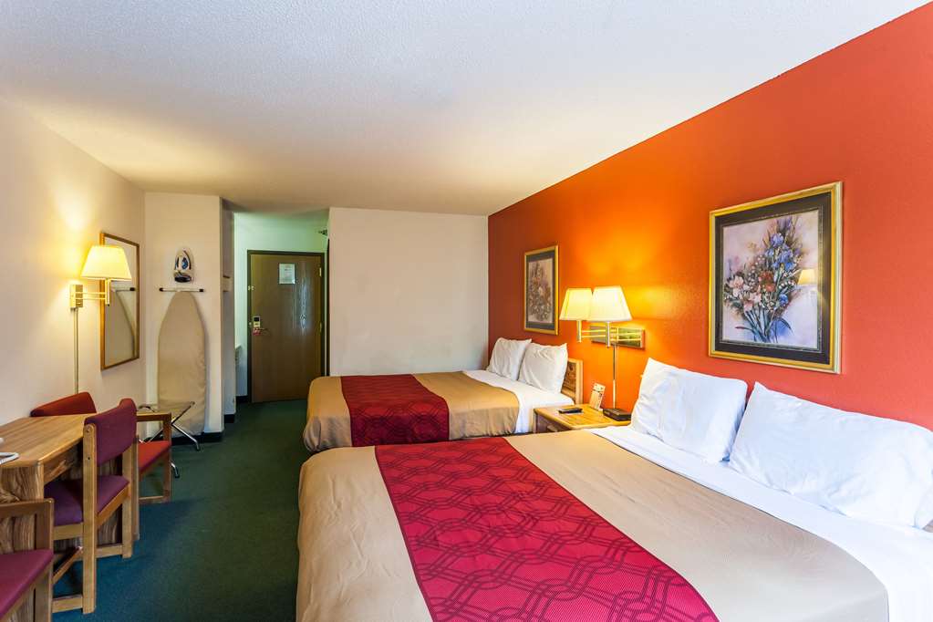 Econo Lodge Lincoln - photo 27
