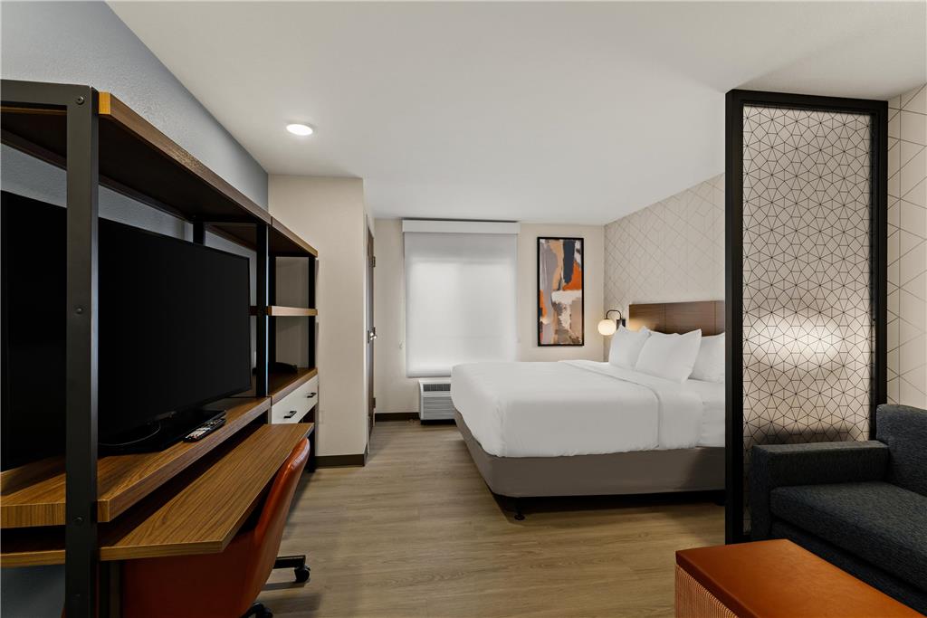 Everhome Suites Yuma East I 8 - photo 6