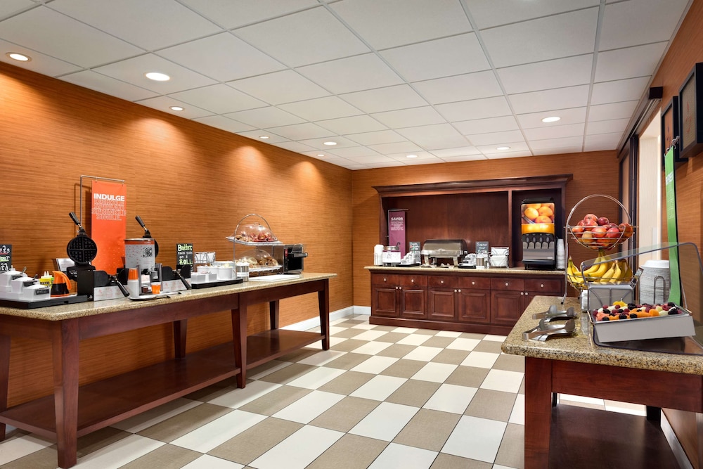 Hampton Inn & Suites Largo - photo 22