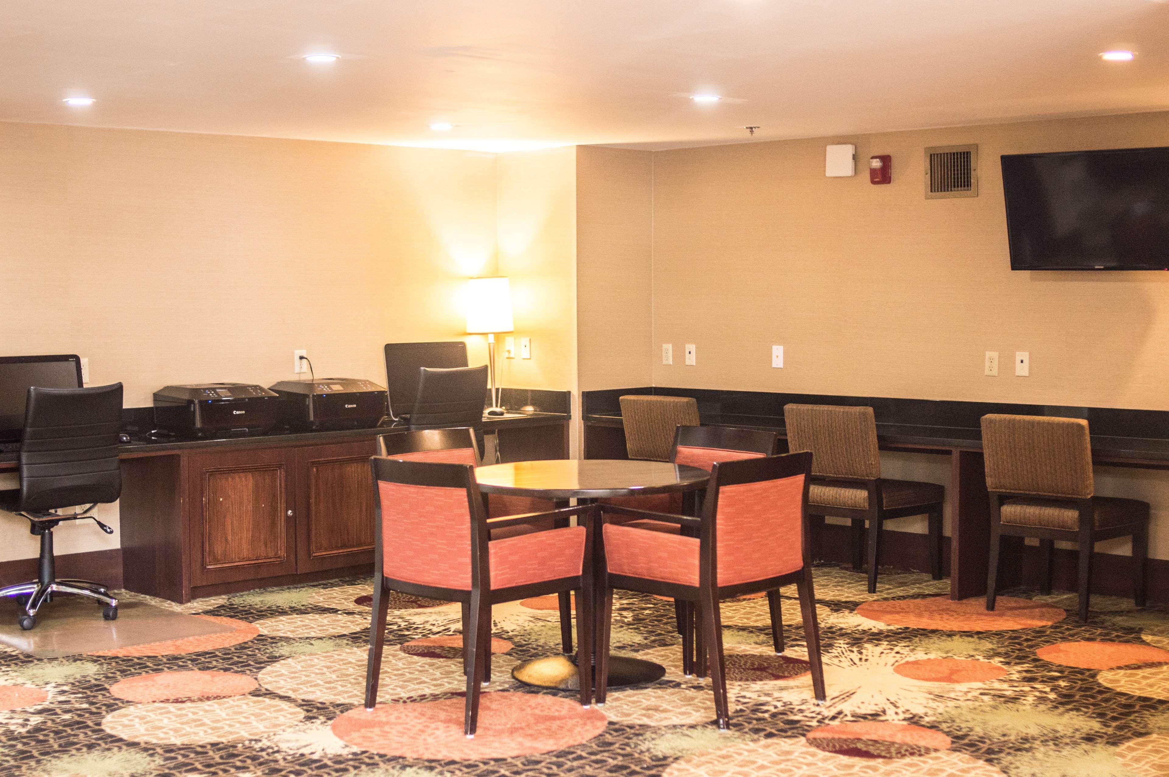 Radisson Hotel Detroit Farmington Hills - photo 28