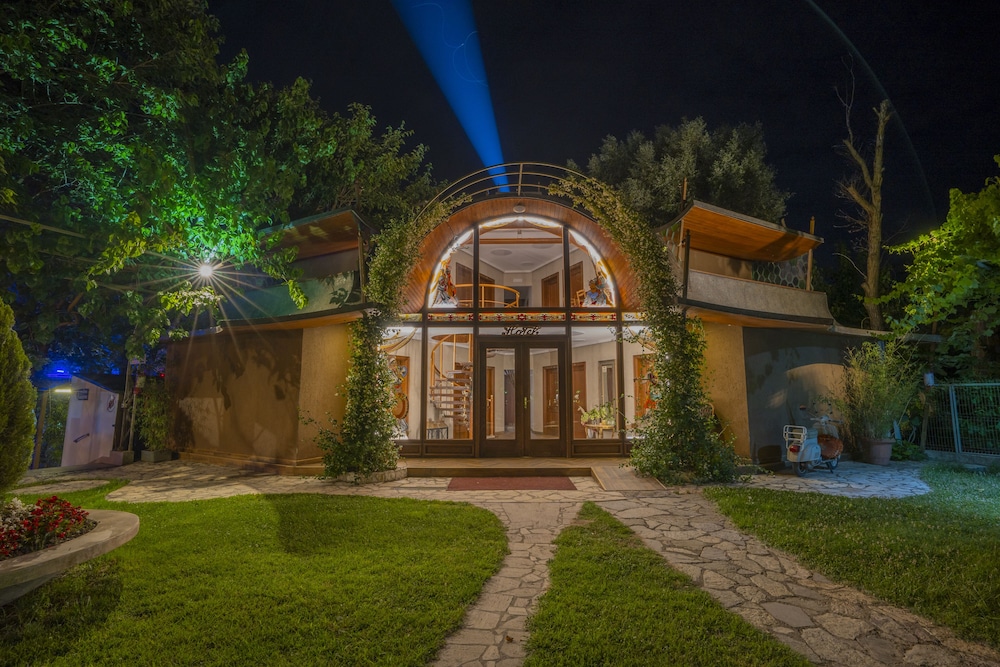 Hotel Legjenda - carbon neutral hotel in Shkoder