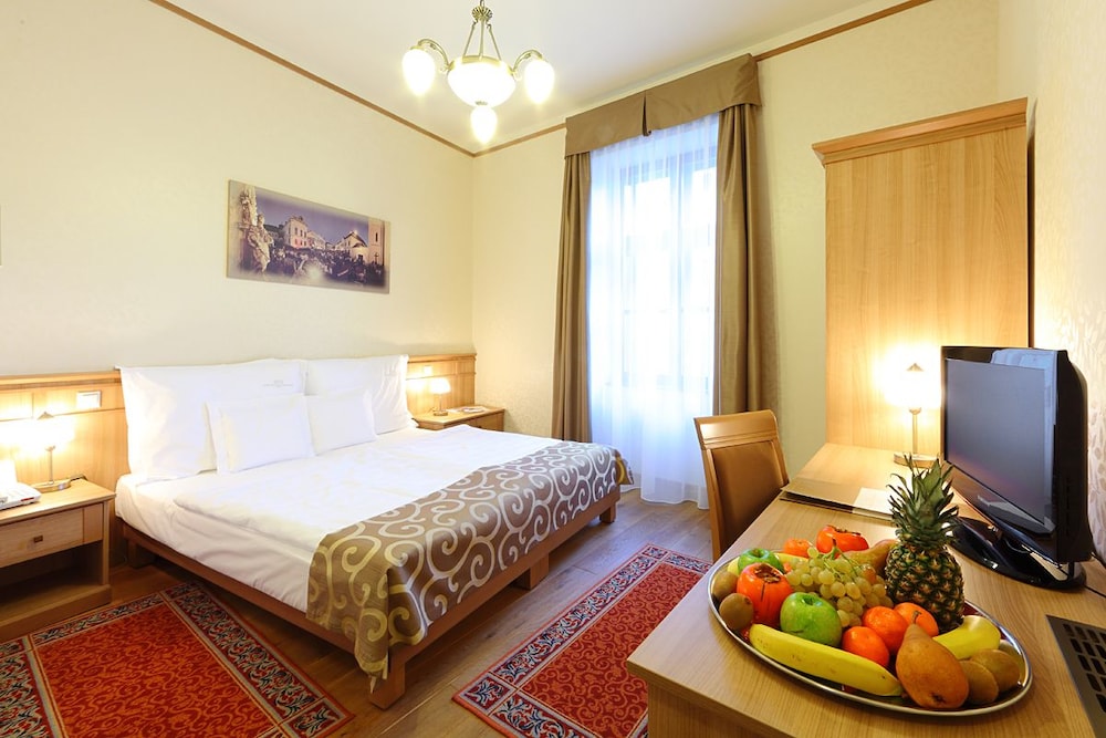 Hotel Historia & Historante — 4-Star Luxury Hotel in Veszprem, Hungary