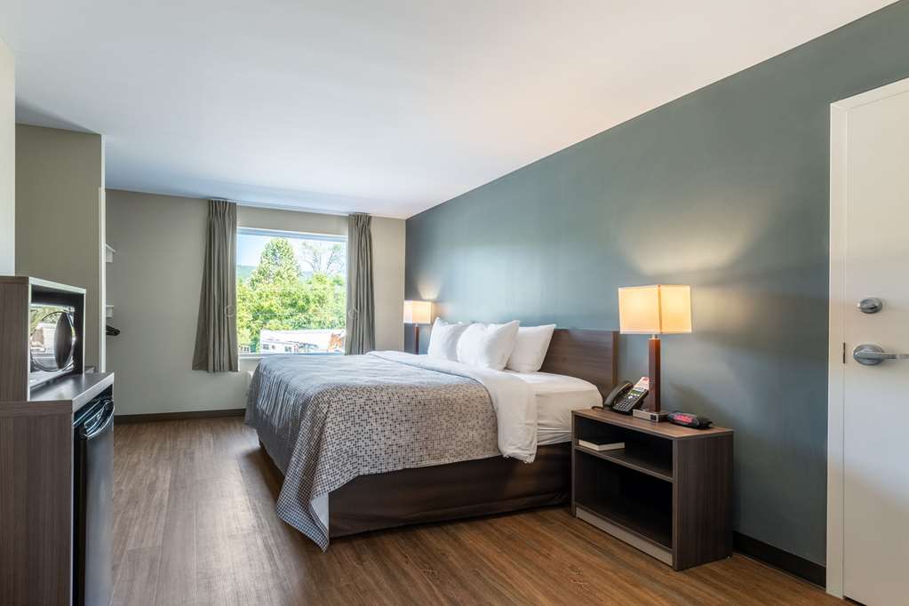 Econo Lodge Dayton North - photo 18