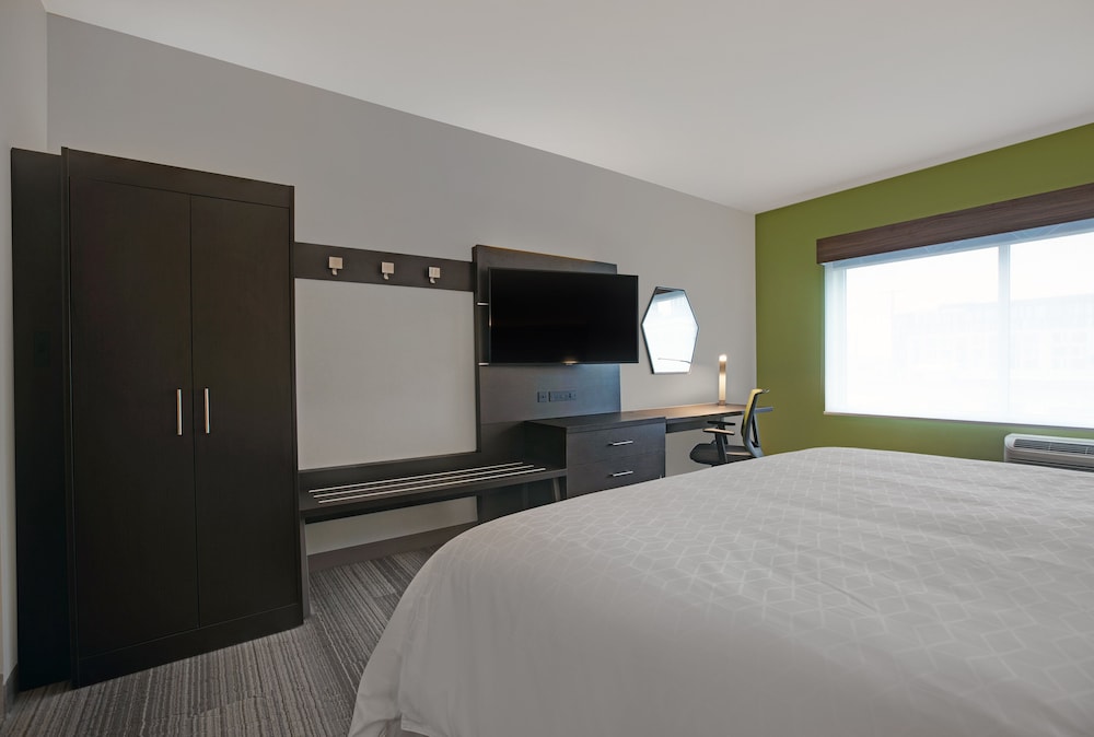 Holiday Inn Express Milwaukee Downtown by IHG - photo 16