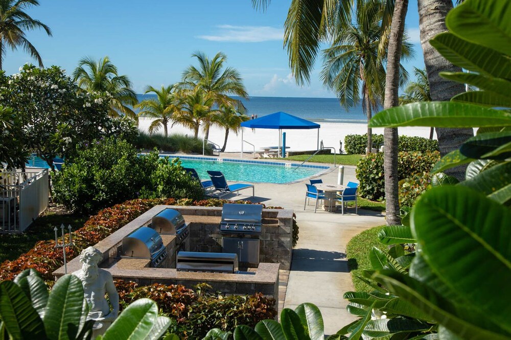 The Neptune Resort - carbon neutral hotel in Fort Myers Beach
