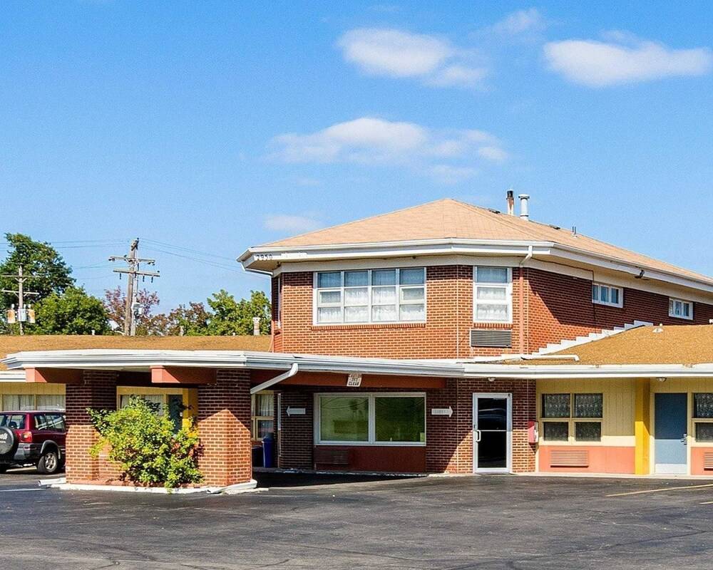 Econo Lodge Topeka Blvd. - photo 34