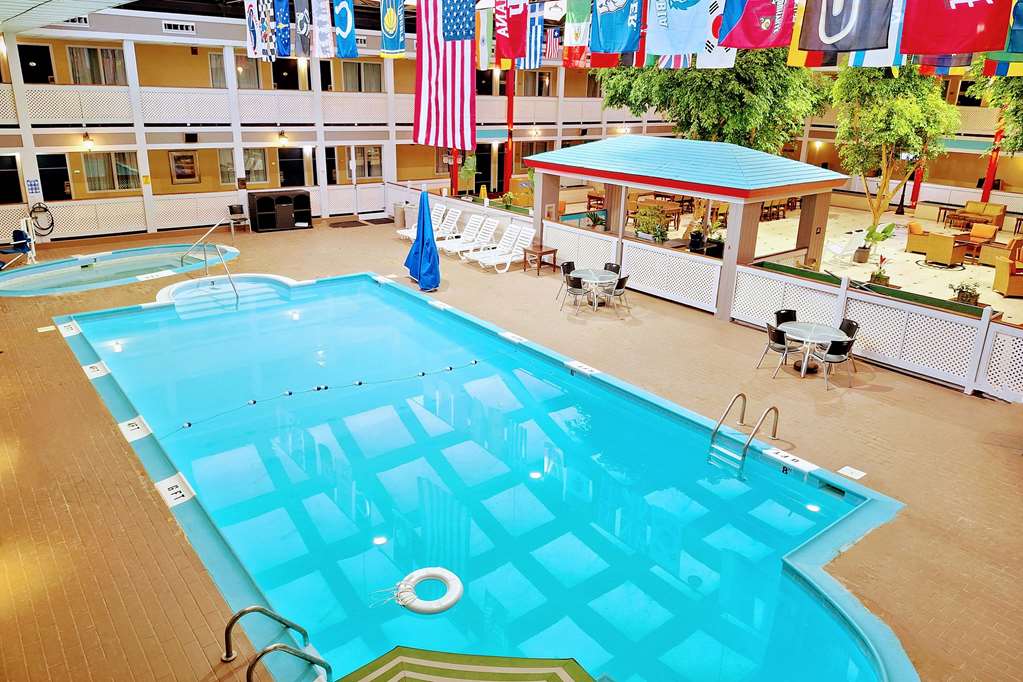 Travelodge by Wyndham Indianapolis Speedway - photo 21