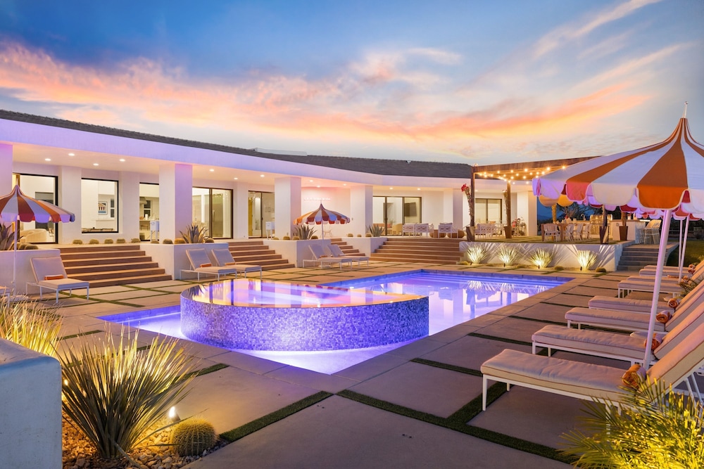 Buena Vista by Avantstay Massive Outdoor Oasis w Pool Spa & Firepit - photo 58