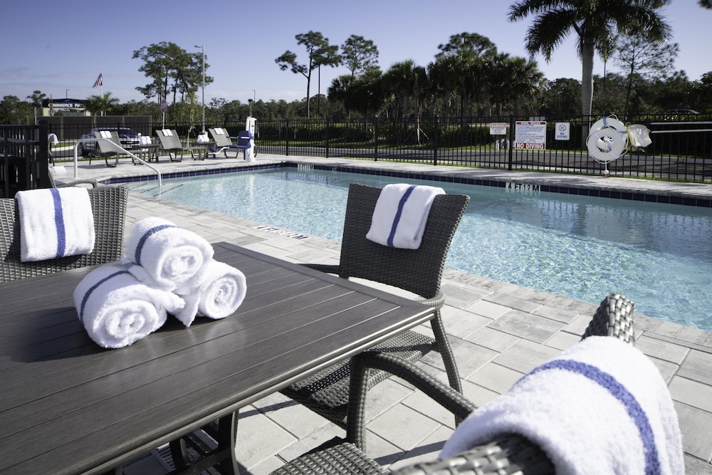 Holiday Inn Express & Suites Fort Myers Airport by IHG - photo 24
