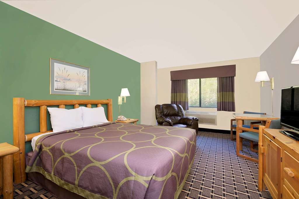 Super 8 by Wyndham Cloquet - photo 5