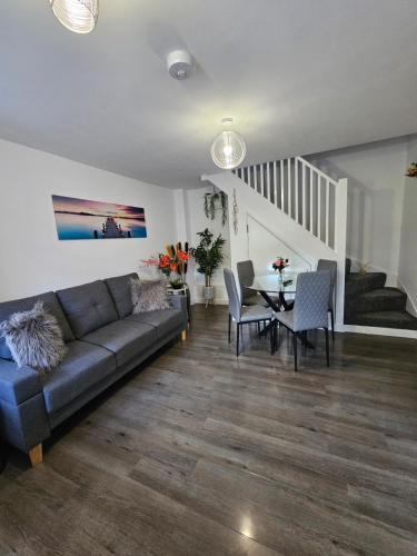 Luxury one bedroom maisonette with extra connected bedroom in Stevenage centre — 4-Star Luxury Hotel in Stevenage, United Kingdom