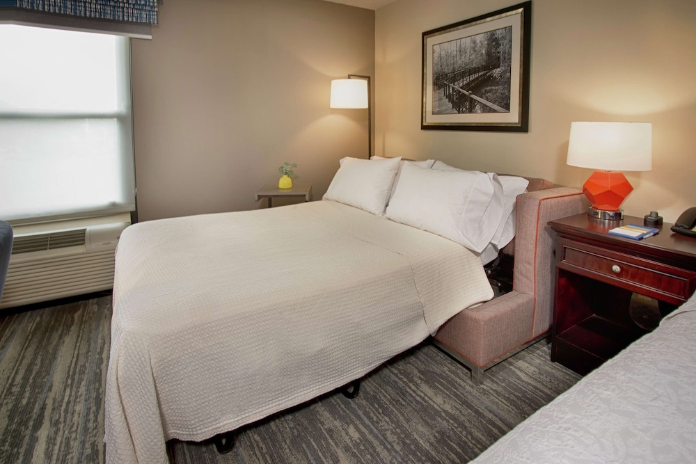 Hampton Inn Collierville - photo 20