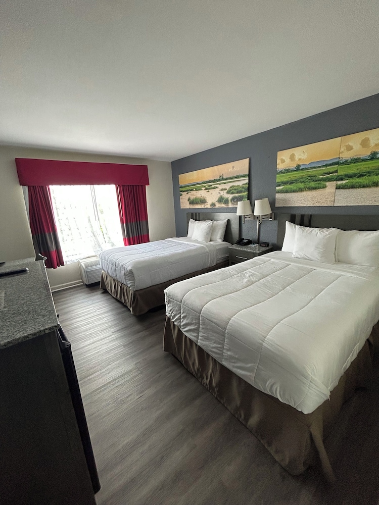 Clarion Pointe Greensboro Coliseum Area - photo 12