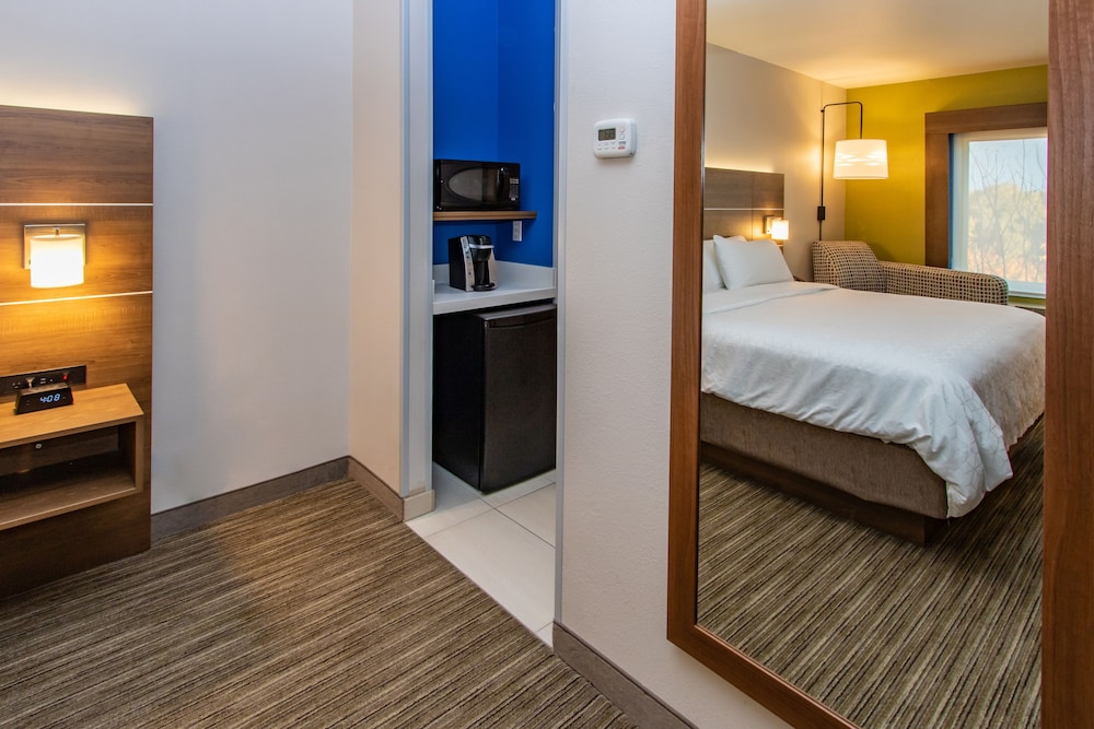 Holiday Inn Express Hotel & Suites Roseville Galleria Area by IHG - photo 17