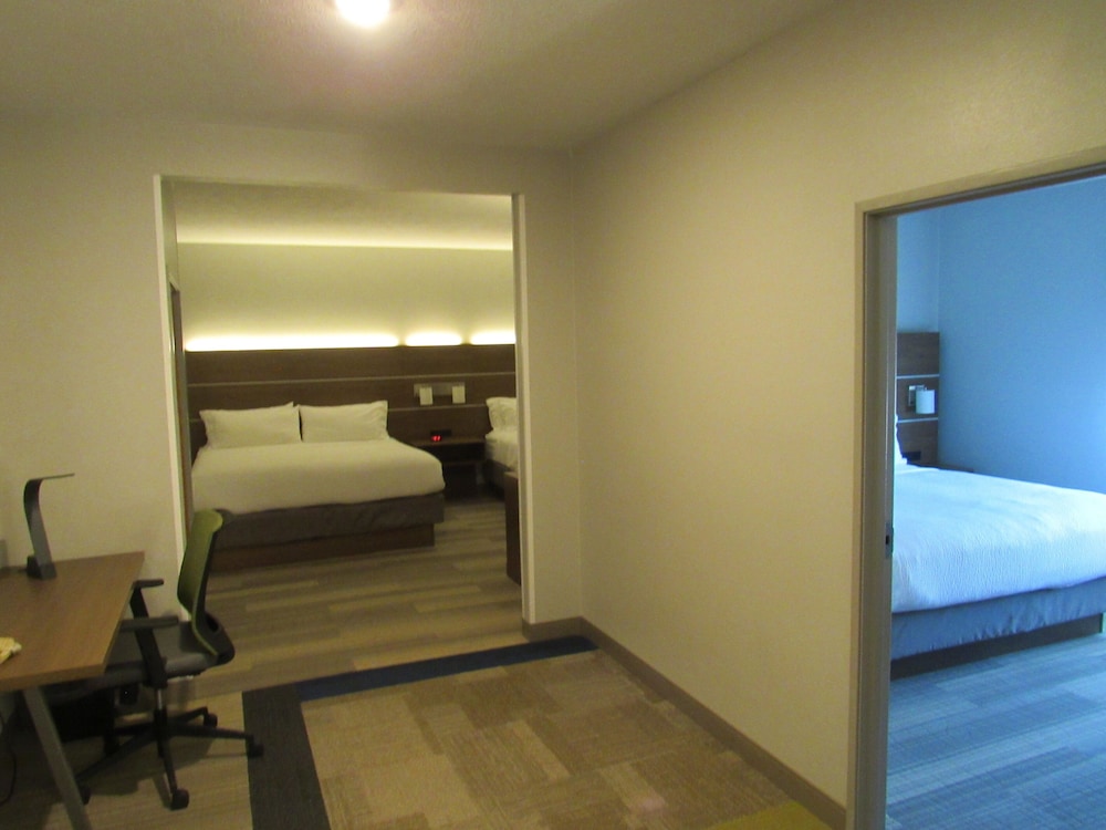 Holiday Inn Express & Suites South Lincoln by IHG - photo 40