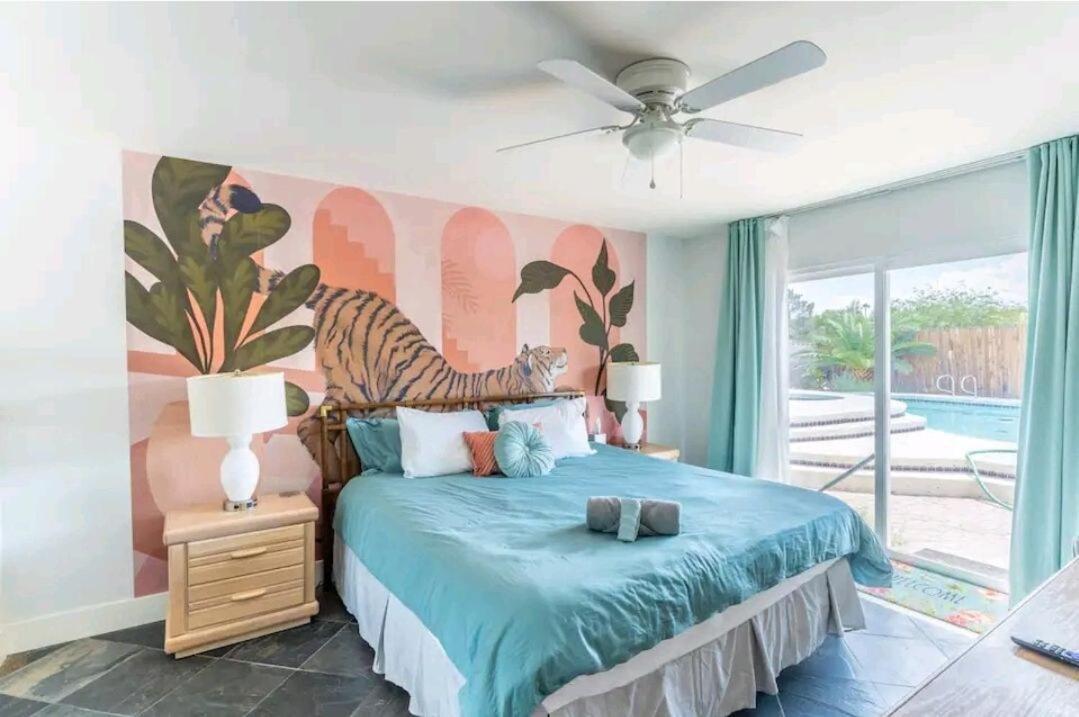 Pool & Hot Tub Centrally Located Less Than 3 Miles To the Strip