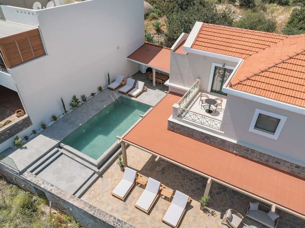 Eos Whisper in Agios Nikolaos, Greece