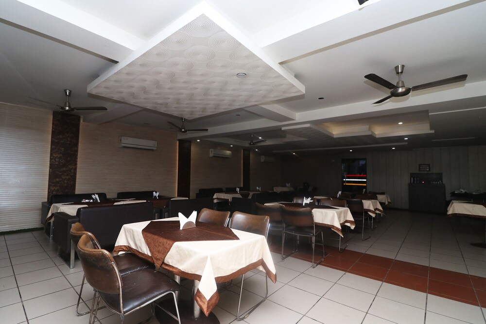 OYO 22826 Hotel Sheltear & Resturant