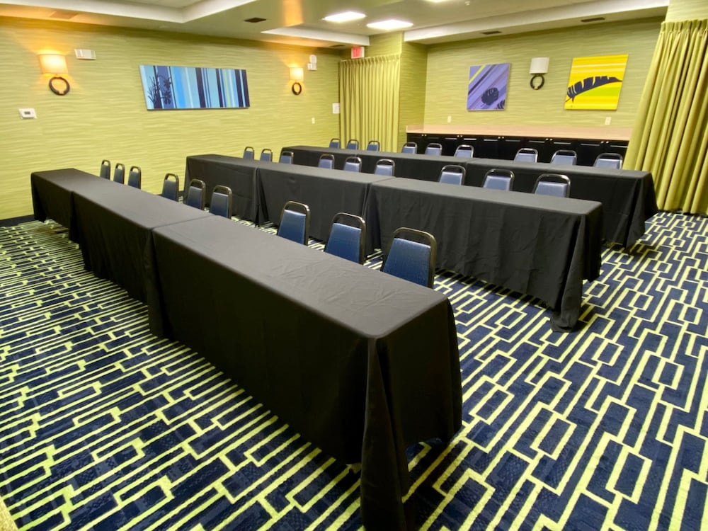 Holiday Inn Express Suites Plant City by IHG - photo 55