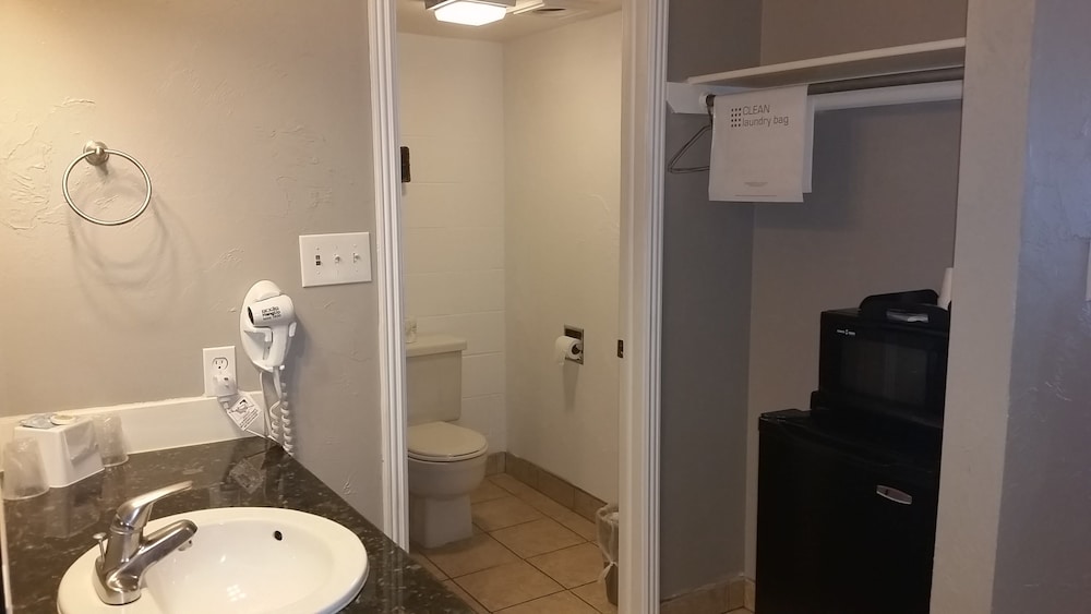 Motel West - photo 32