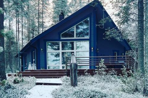 Villa Miilu Iso Syöte hirsimökki järven rannalla in Pudasjaervi, Finland